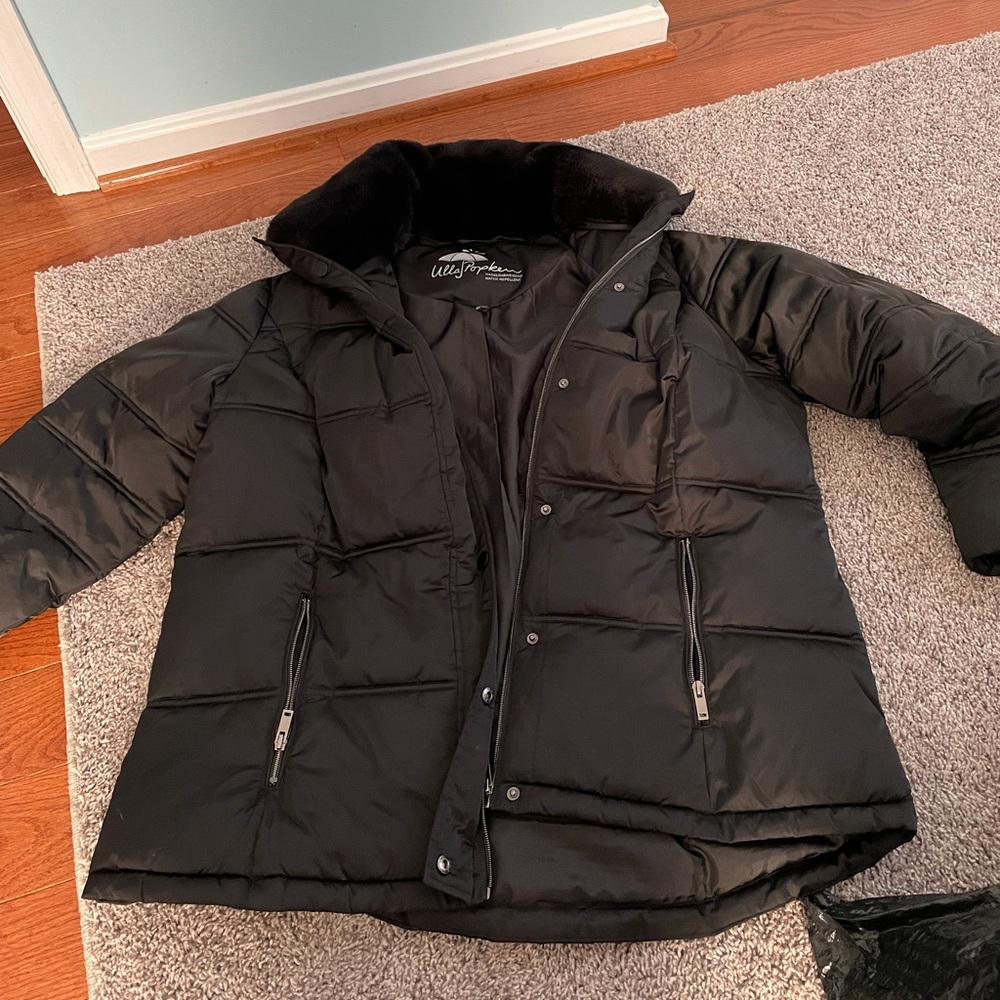 Black winter jacket with pockets!! Water resistant! Worn once size 16/18.